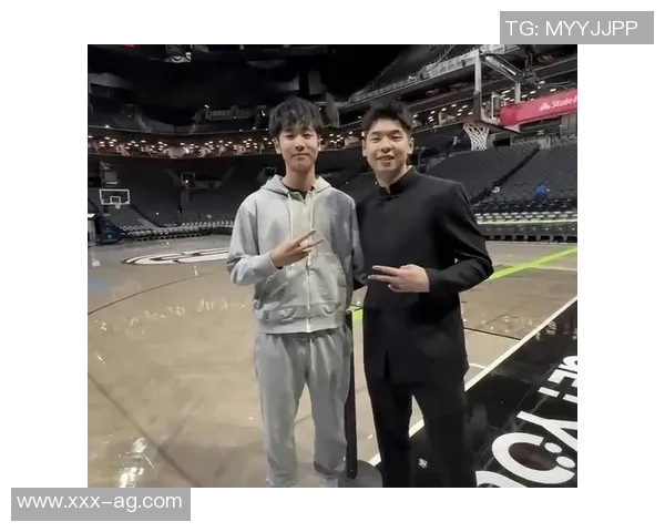 张博源分享伊利诺伊大学访校定妆照展现青春活力与篮球梦想 张博源分享伊利诺伊大学访校定妆照展现青春活力与篮球梦想