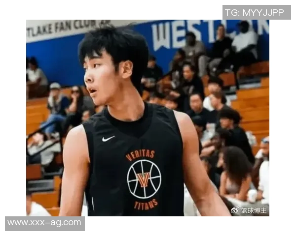 张博源分享伊利诺伊大学访校定妆照展现青春活力与篮球梦想 张博源分享伊利诺伊大学访校定妆照展现青春活力与篮球梦想